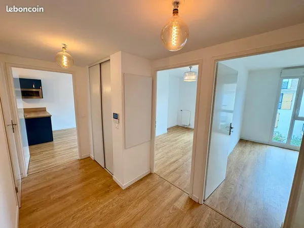 Appartement T3 lumineux avec terrasse et parking - Plaisir Les Gâtines 