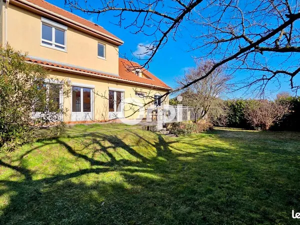 Maison 7 pièces 227 m² 