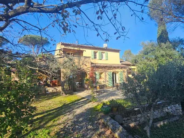 Villa 6 pièces 180 m² 