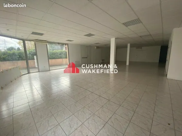 Bureau 250 m² 