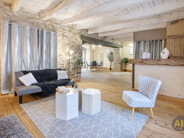 SAINT-JEAN-BREVELAY : Maison en pierre 