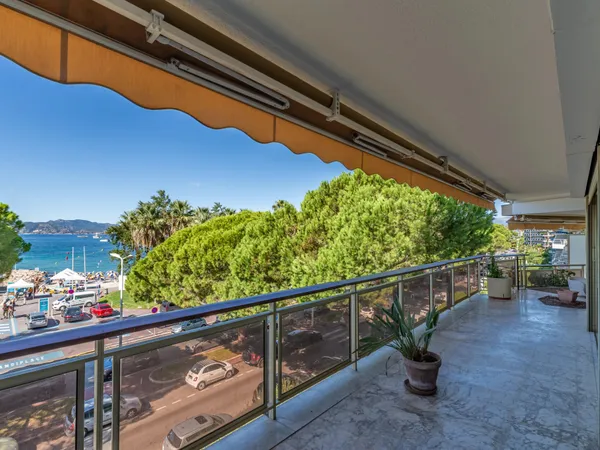 Cannes - Appartement vue mer sur la Croisette 