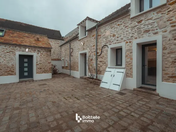 Maison ancienne en pierre 5 chambres , annexe, au calme proche commerces 