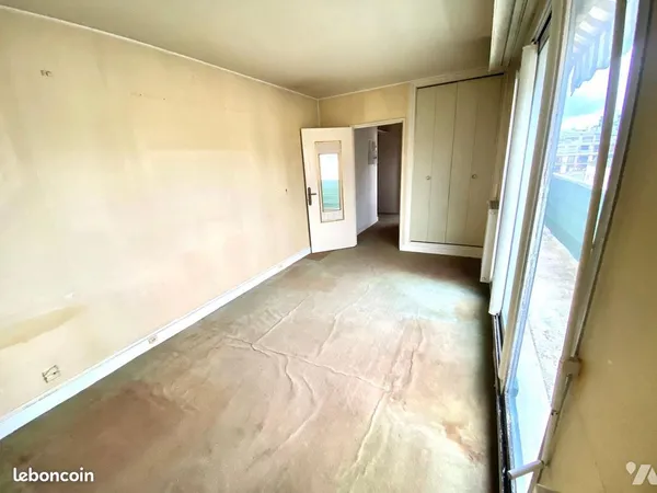 Studio 1 pièce 30 m² 