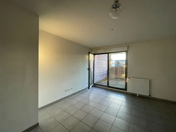 APPARTEMENT T3 avec terrasse et places de parking - CORNEBARRIEU 