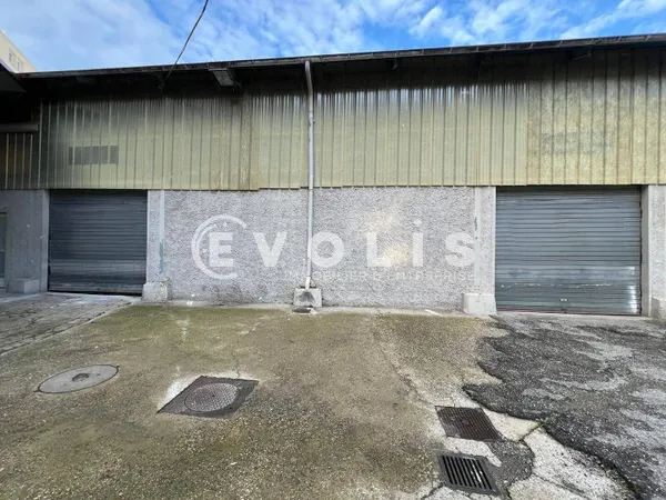 Local d'activité 5 pièces 884 m² 