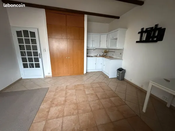 Studio 1 pièce 25 m² 