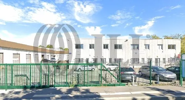 Local industriel 176 m² 