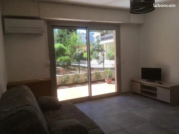 CALVI - Loue STUDIO MEUBLE - Libre 1er MARS 