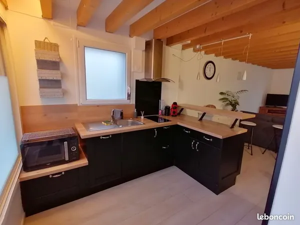 Petite maison avec jardin et terrasse à Fléac 
