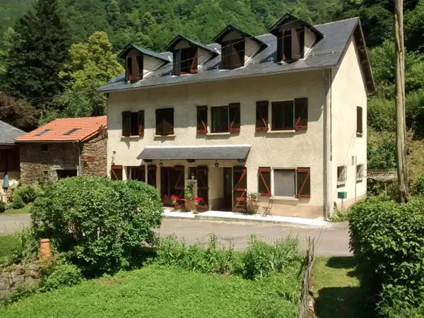 Superbe affaire, auberge et café en montagne 