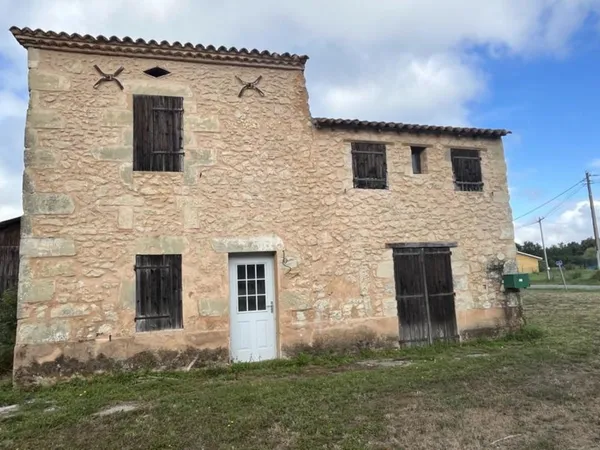 Maison en pierre de 3 pièces principales 