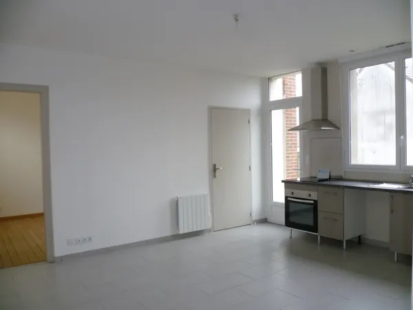 APPARTEMENT F3 AVEC JARDIN - AUNEAU Centre 