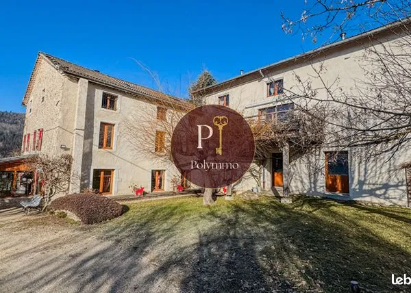 Maison 14 pièces 241 m² 
