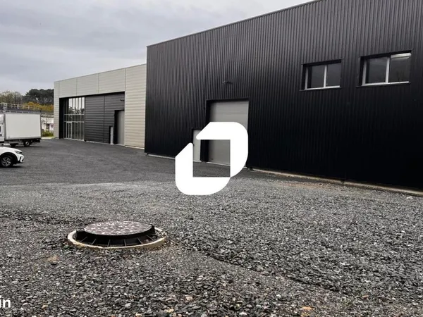 Local d'activité 930 m² 