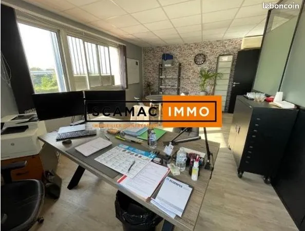 Local d'activité 749 m² 