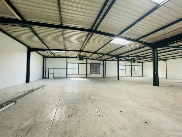 Entrepôt de 892m² 