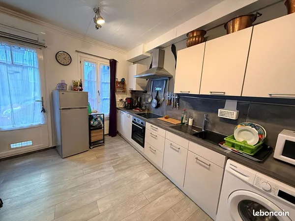 Studio 1 pièce 55 m² 