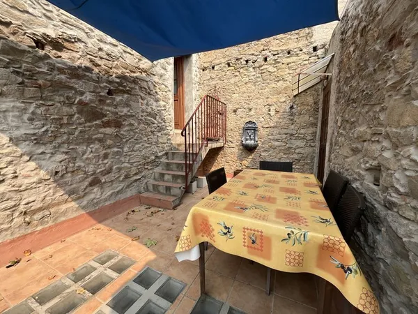 Maison de village avec terrasse 