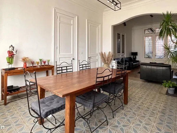 Maison 7 pièces 248 m² 