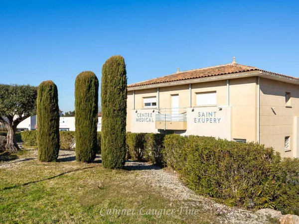 Local commercial 242 m² 