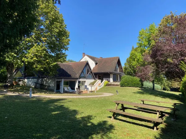 Maison 9 pièces 373 m² 