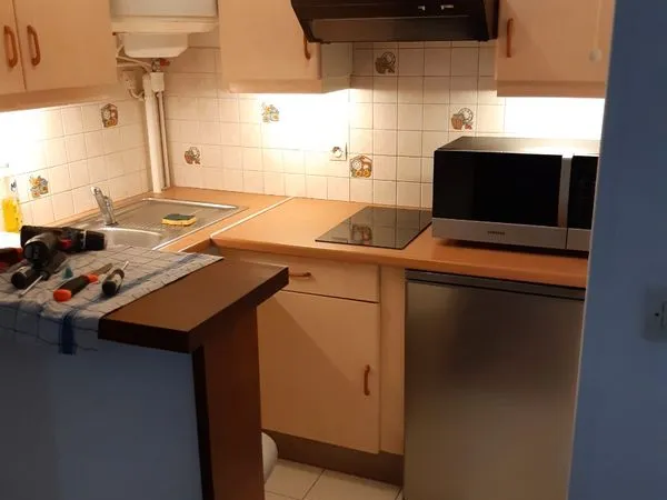 A vendre joli studio 32 m2 + box + place de parking couverte 