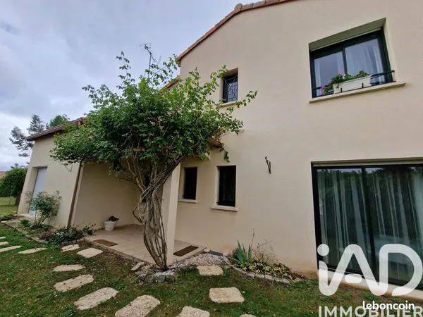 Maison 10 pièces 242 m² 