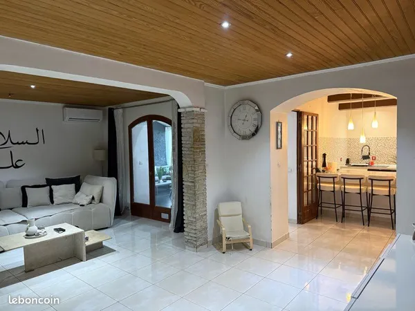 Rez de maison avec jardin garage et véranda 