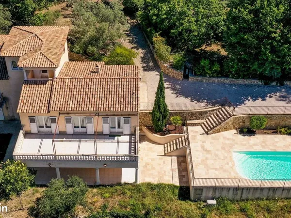 Villa 8 pièces 264 m² 