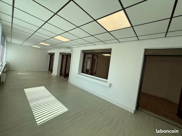 Local pro 86 m² - RDC PMR - Clim + toutes charges incluses(donc électricité et chauffage) - 