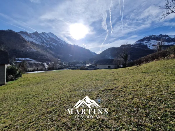VAL D'AZUN - Terrain de 2493m2 en coeur de village. 