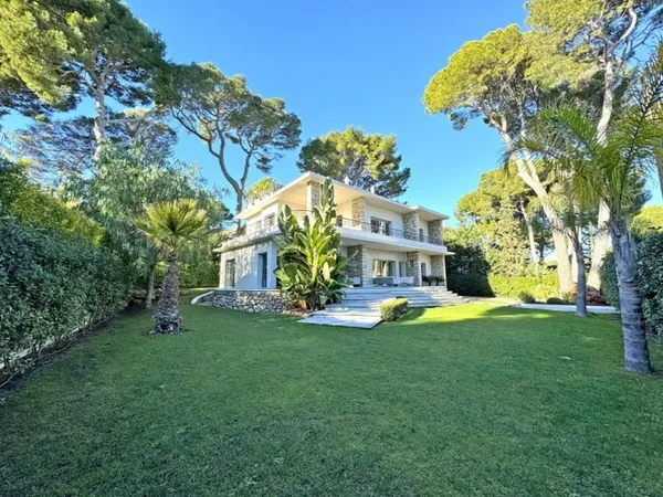 Villa  Contemporaine Cap d'Antibes