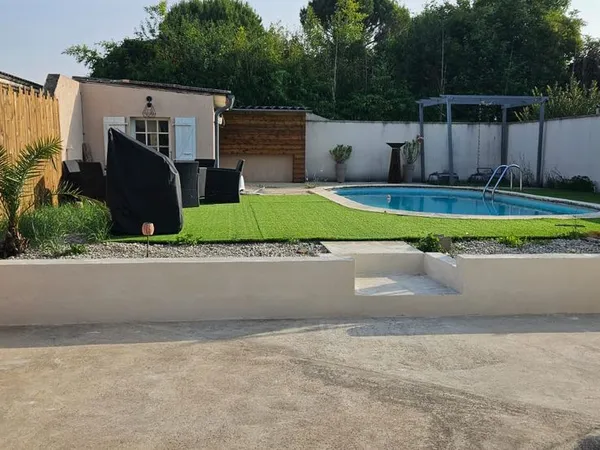 Maison T4 récente avec piscine - 90 m² sur 500 m² - 329 000 