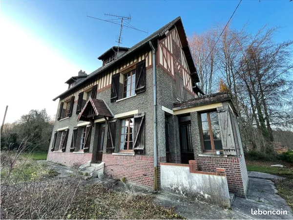 Maison ancienne individuelle de 210 m² habitables à Muchedent (76) 