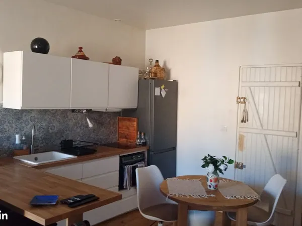 Location grand studio avec terrasse Collias 30210 