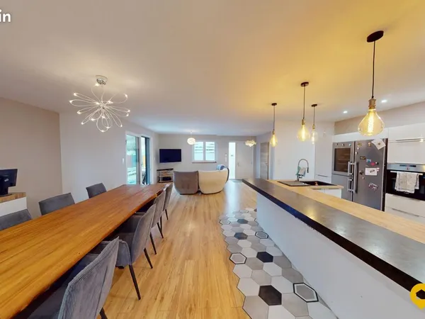 Propriété 5 pièces 123 m² 