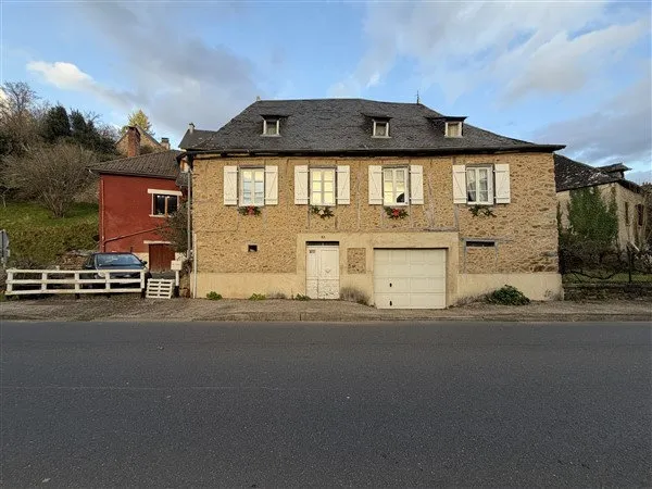 Charmante maison en pierre rénovée - coeur de bourg 