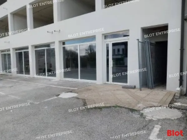 Local 261 m² 