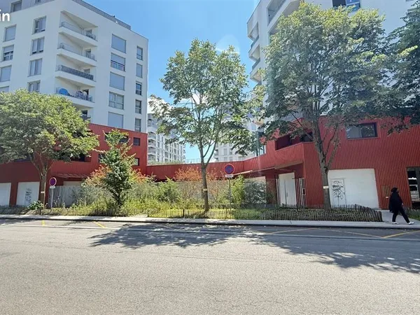 Boutique 411 m² CHAMPS SUR MARNE 