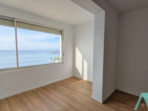 Appartement T2 rénové de 55m2 pieds dans l'eau 