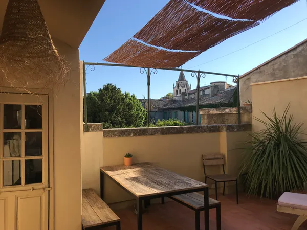 Avignon IM - Location saisonnière / Appartement meublé 3 chambres avec terrasse. Location festival 