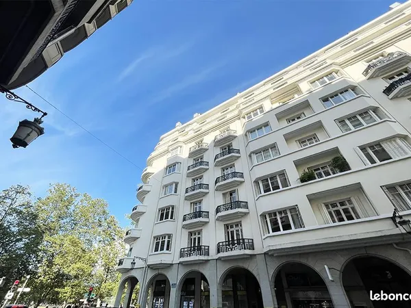 Superbe appartement 2 pièces en plein centre ville 