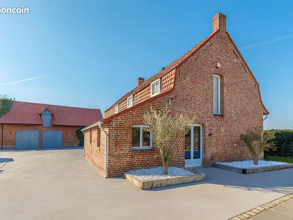 Propriété 7 pièces 196 m² 
