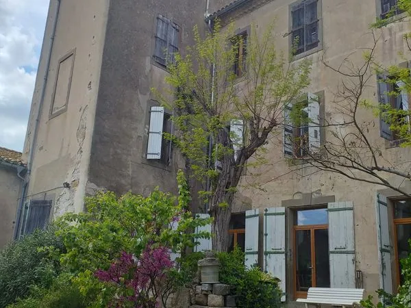 Chateau 12 pièces 1500 m² 