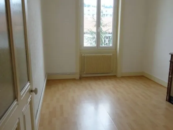F2 + cuisine 55 m² Quartier résidentiel Fauriel - Très calme 