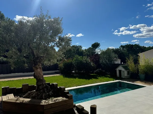 LORGUES : BELLE VILLA PROCHE CENTRE T5 AVEC PISCINE 