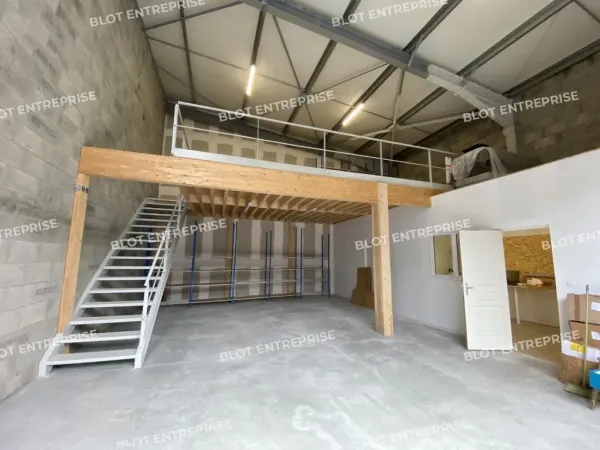 A LOUER - LOCAL D'ACTIVITES - LA GOUESNIERE - 150 m² 