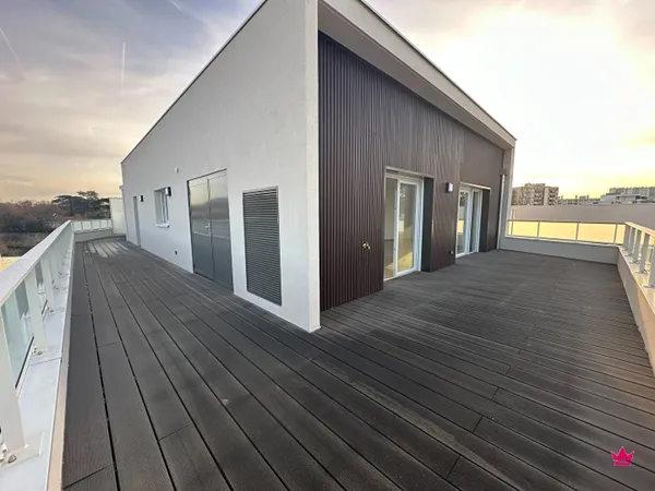 Magnifique Toit Terrasse à Champagne au Mont d'Or ! 