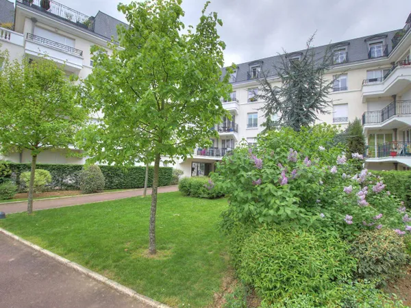 Parking - Garage Vente Saint-Cyr-l'École   24500€